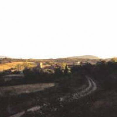 Pueblo Al Fondo